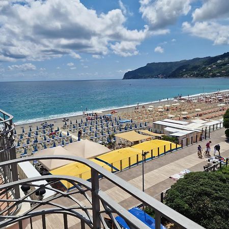 Hotel Miramare 스포토르노 외부 사진