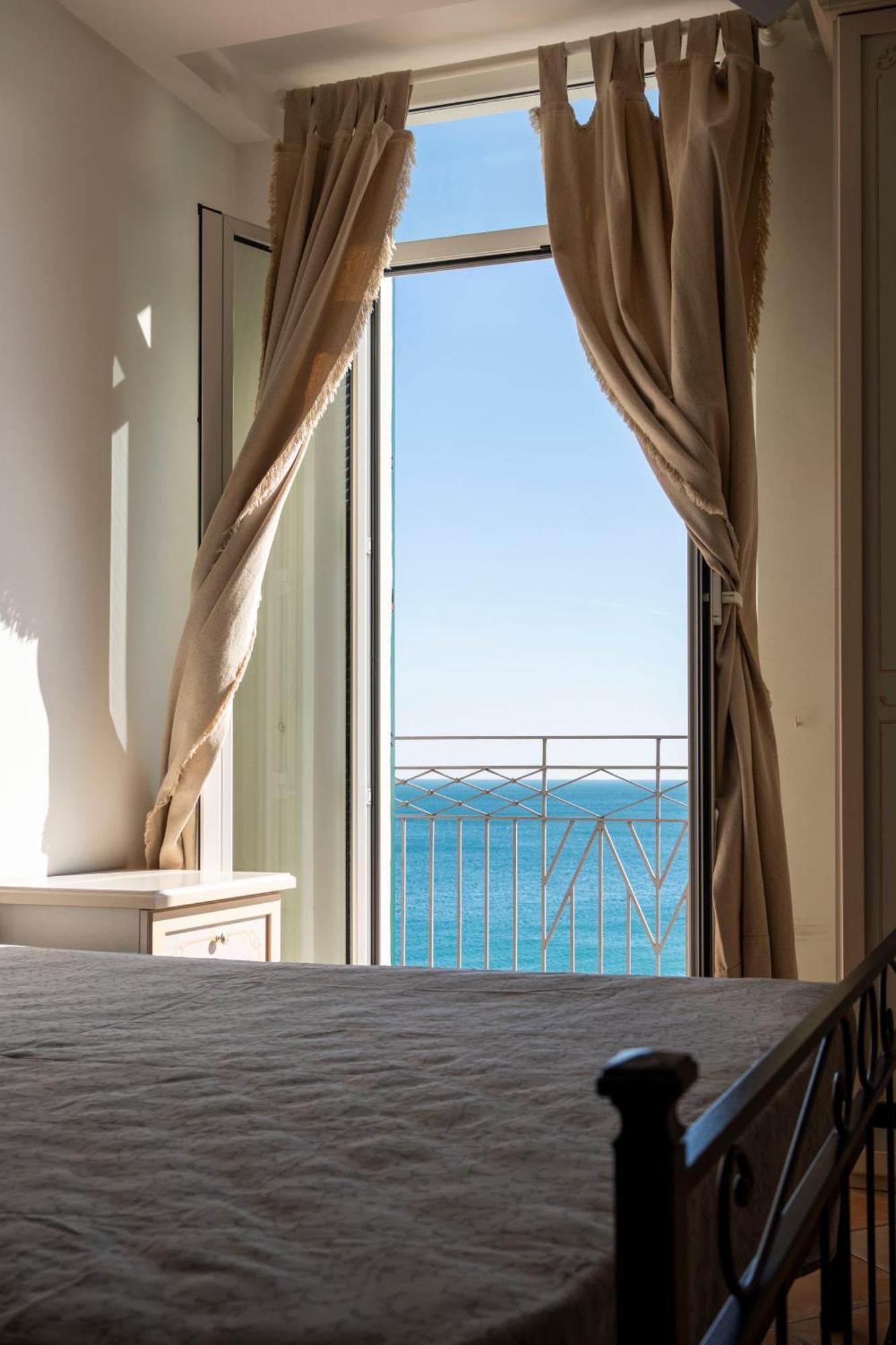 Hotel Miramare 스포토르노 외부 사진