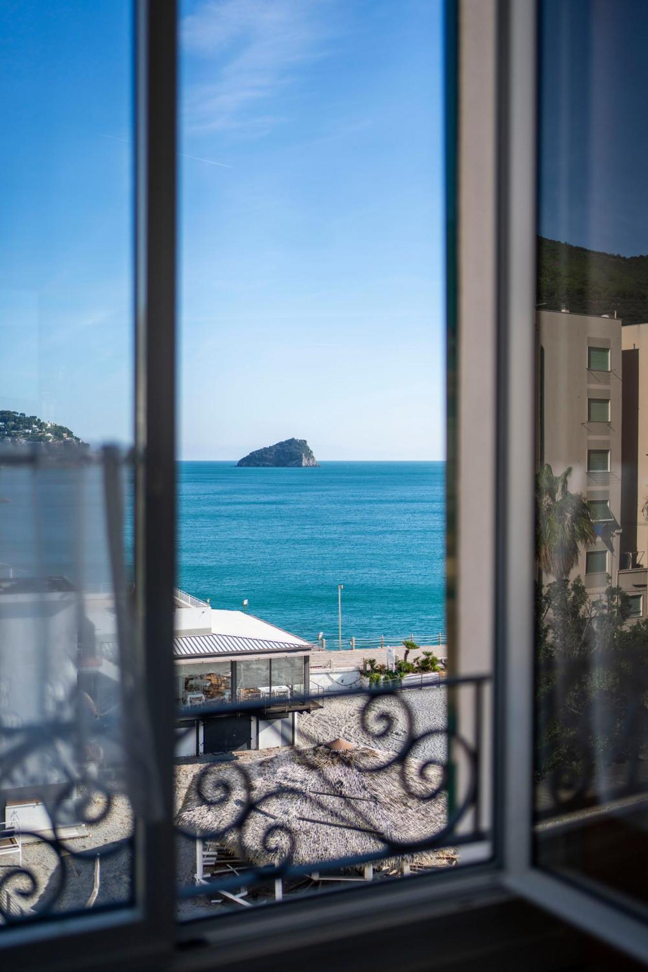 Hotel Miramare 스포토르노 외부 사진